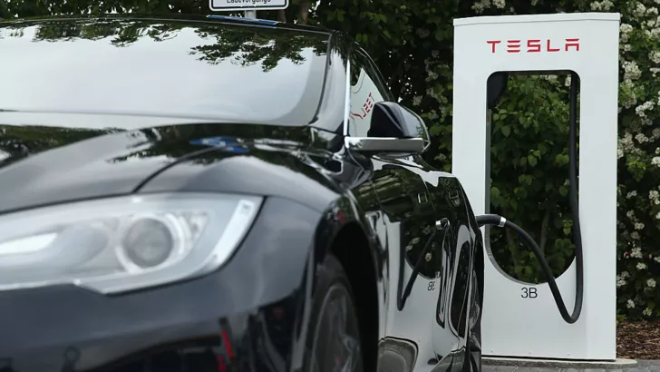 Tesla зробить мережу зарядок доступних для інших електромобілів