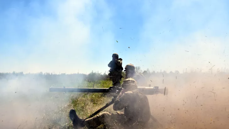 Украинские военные защищают нашу территорию.