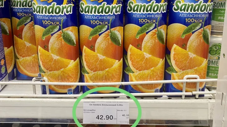 Апельсиновый сок Sandora  в "Мега Маркете" | Фото: Сегодня