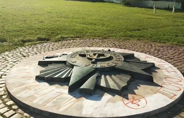 Во Львове планируют убрать советскую звезду на мемориале. Фото: Общество будущего Львов/Facebook