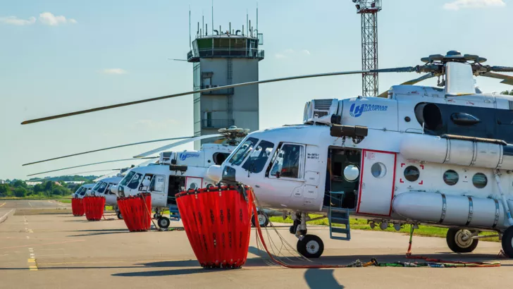 Вертолеты Ми-8МТВ-1 из состава флота компании «Украинские вертолеты»