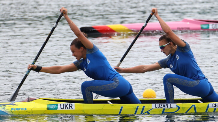 15-я медаль! Українки завоювали "срібло" у веслуванні на каное. Людмила Лузан і Анастасія Четверікова в Токіо посіли друге місце на дистанції 500 метрів | Фото: Reuters