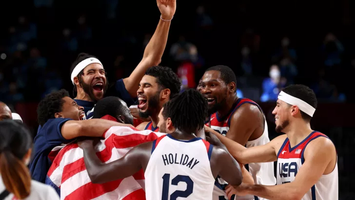 Збірна США з баскетболу святкує "золото" Олімпіади