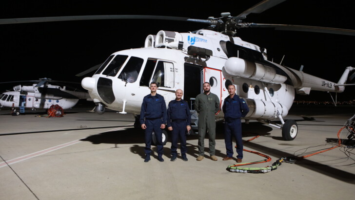 Члены экипажа компании "Украинские вертолеты" | Фото: Авиакомпания "Украинские вертолеты"