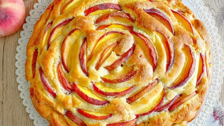 Як приготувати найсмачніший пиріг з персиками