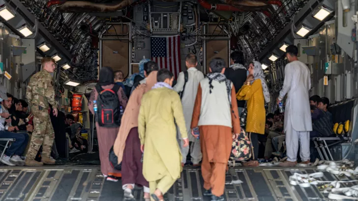 Евакуація людей з Афганістану / Фото: REUTERS