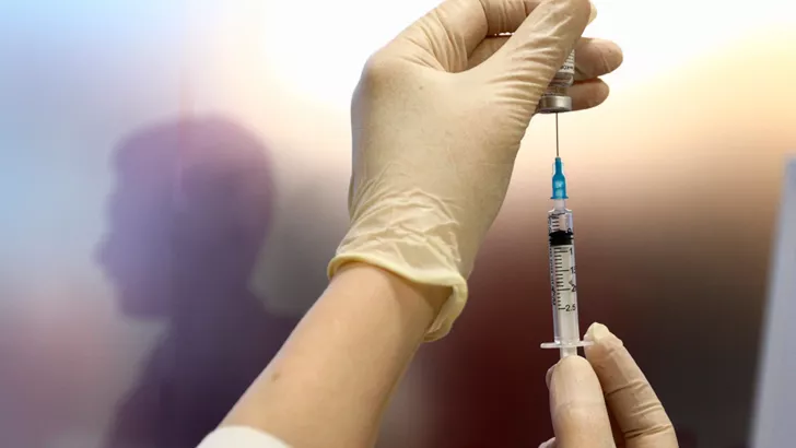 Вакцина запобігла захворюванню COVID-19 у 66% вакцинованих / Фото: РБК