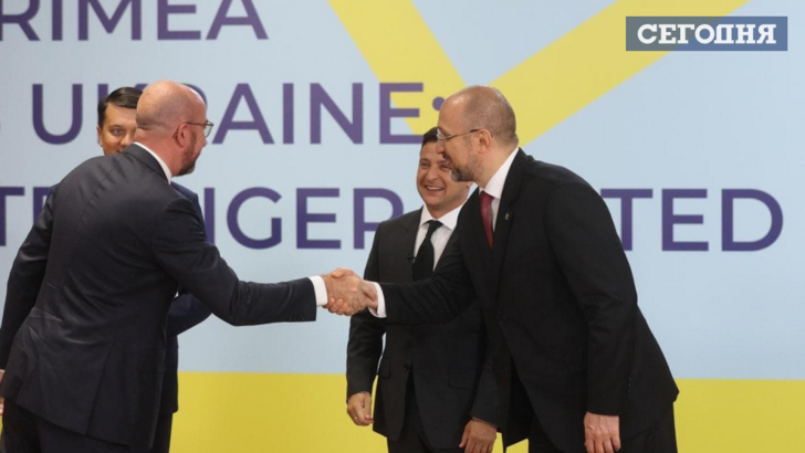 Денис Шмыгаль и Шарль Мишель на саммите Крымской платформы. Фото "Сегодня"