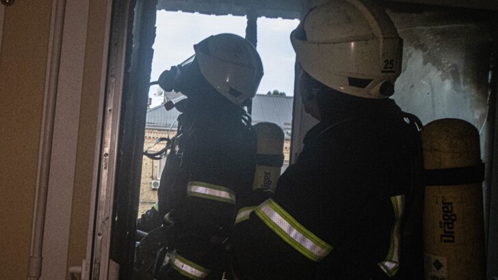 Столичные пожарные ликвидировали пожар на ул. Автозаводской, 27 в Оболонском районе столицы | Фото: ГУ ГСЧС Киевской области