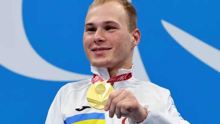 Денис Остапченко завоевал золотую медаль в плавании на 200 м.