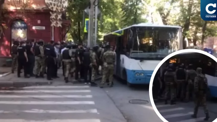 Задержанных крымских татар избивали. Коллаж: "Сегодня"