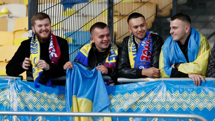"Олимпийский", перед матчем Украина - Франция. Болельщики нашей сборной