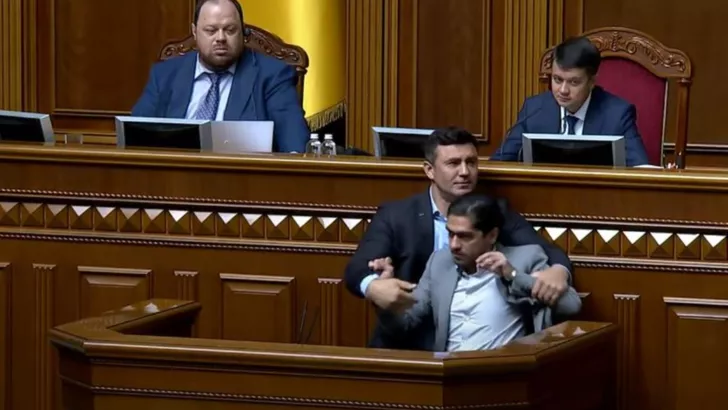 Тищенко разозлили оскорбления Лероса в адресс президента. Скриншот