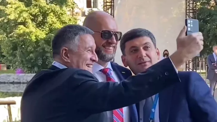Аваков рад встрече с Яценюком (в центре) и Гройсманом (справа). Скриншот