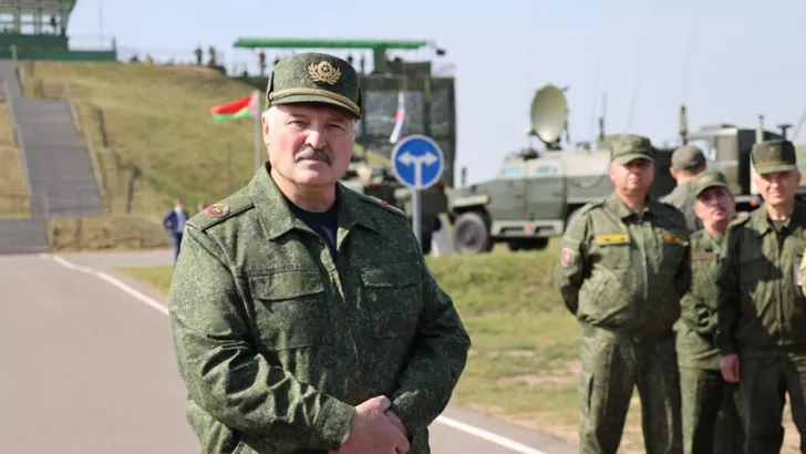 Лукашенко усиливает границу с Украиной
