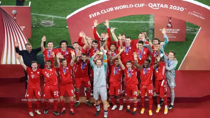 Бавария с трофеем 2020 года