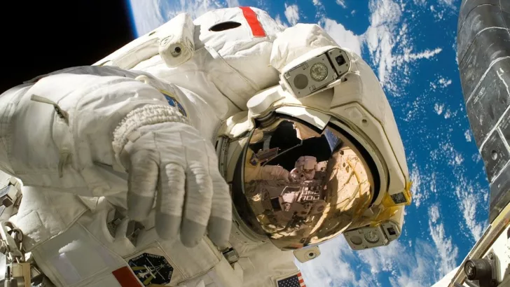 Астронавты редко выходят в открытый космос