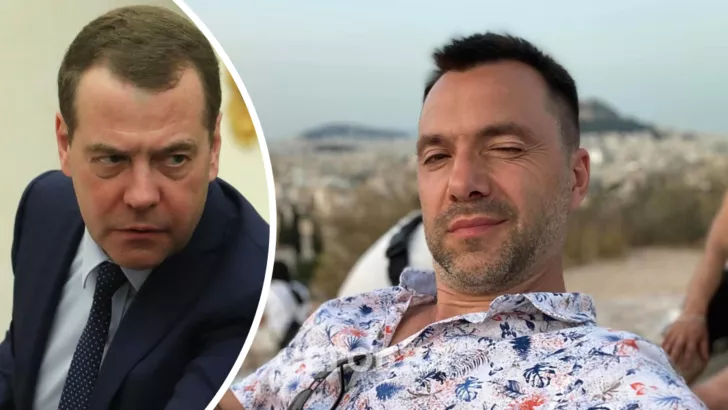 Арестович (справа) пристыдил Медведева за высказывания в адрес  Украины. Коллаж "Сегодня"