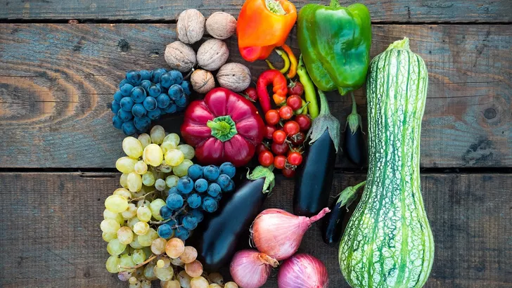Содержащиеся во фруктах и овощах полифенолы снижают вред окислительного стресса, и не только