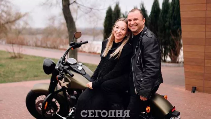 Виктор Павлик с супругой Екатериной праздновали шестую годовщину отношений.