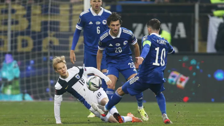 П'янич виводив команду на матч проти Фінляндії з капітанською пов'язкою