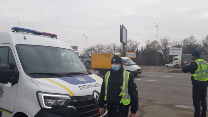 В Киеве полиция проверяет транспорт. Фото: Игорь Серов, "Сегодня"