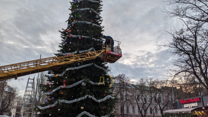В Одесі активно готуються до новорічних свят. Фото: "Думська"