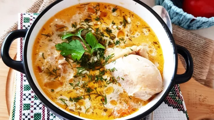 Georgian chicken soup chikhirtma