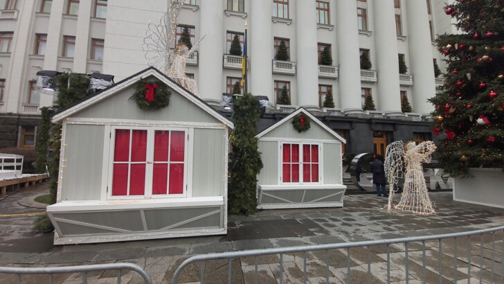 В Киеве на Банковой настоящая новогодняя сказка. Фото: Александр Марущак, "Сегодня"
