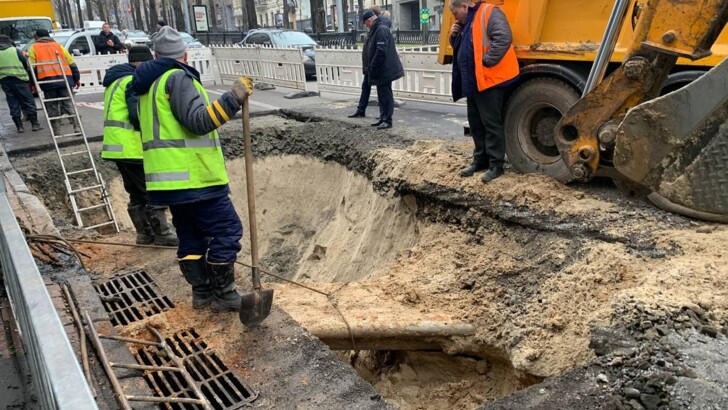 На бульварі Шевченка продовжують ремонтні роботи. Фото: Всеволод Прокоф'єв, "Сьогодні"