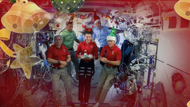 Астронавты МКС поздравили с Рождеством