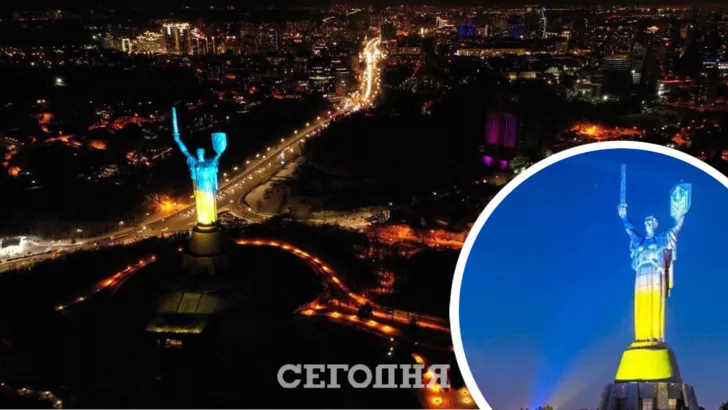 Киев украсили патриотической подсветкой монумента.