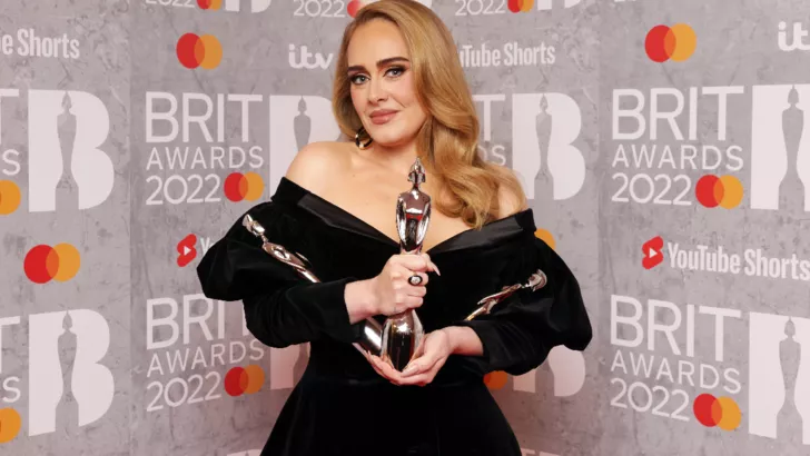 Адель у сукні українського бренду Marianna Senchina стала тріумфатором церемонії Brit Awards 2022