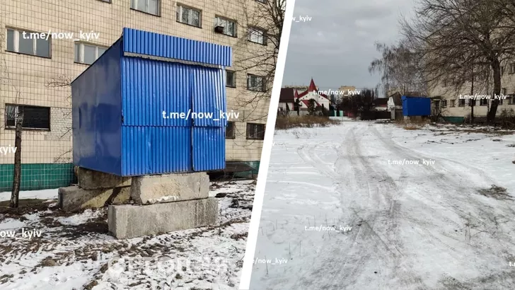 У Києві на одній із вулиць місцеві вирішили зробити майданчик для вигулу собак
