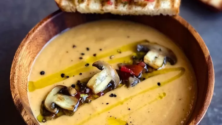Крем-суп из корня сельдерея с грибами