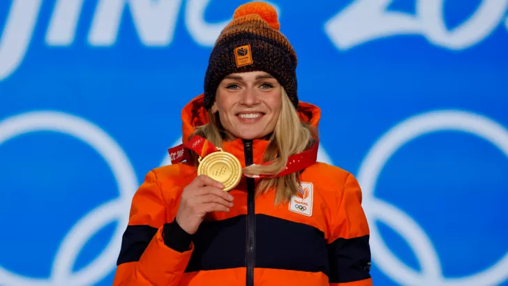 Ирен Схаутен из Нидерландов - чемпионка в конькобежном спорте