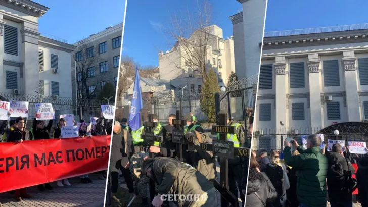 В Киеве под посольством России митинг. Фото: коллаж "Сегодня"