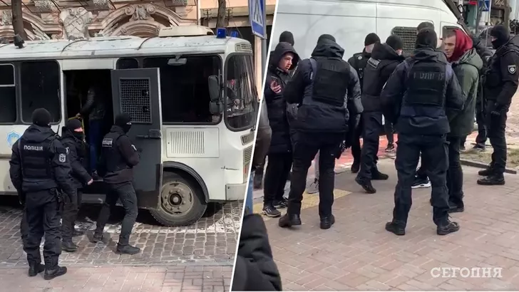 Полиция задержала "митингующих"