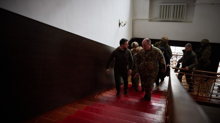 Зеленський прийшов у шпиталь до військових.