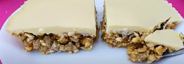 Десерт из орехов, семечек и меда