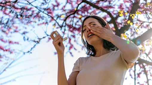 Щоб захиститися від весняної алергії, якщо немає доступу до ліків, носите медичну маску