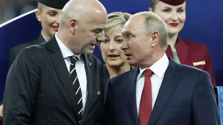 Президент ФІФА Джанні Інфантіно має добрі стосунки з кривавим диктатором Володимиром Путіним