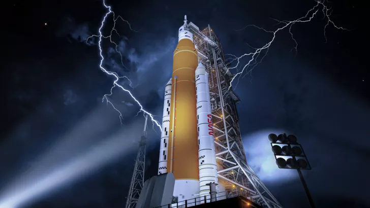 Блискавка влучила в ракету NASA