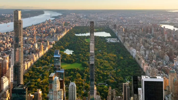 "Башня Стейнвей" находится прямо перед Центральным парком в Нйью-Йорке