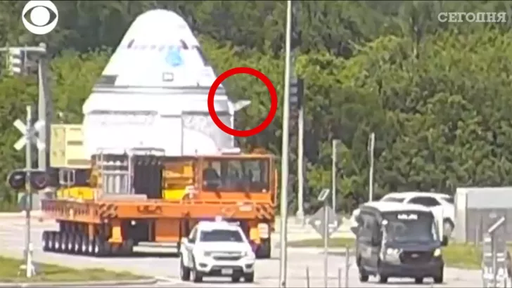 У ракети Boeing відлетів люк під час транспортування