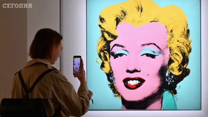 На аукционе Christie's в Нью-Йорке продали портрет Мэрилин Монро за 195 млн долларов