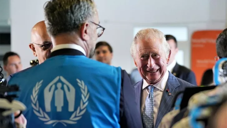Принц Чарльз прибыл в Румынию и встретился с украинскими беженцами