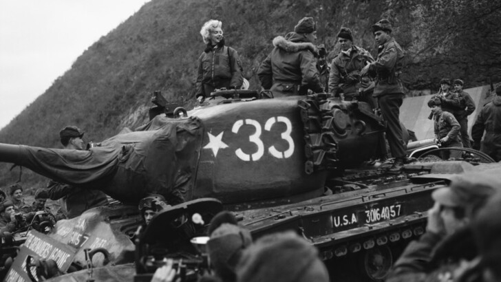 Мерилін Монро на військовій базі американців у Кореї | Фото: Getty Images