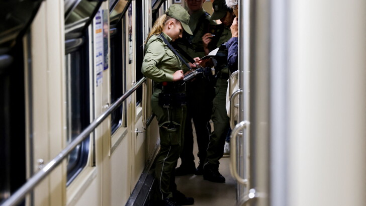 Снимки из поезда, которым Драги, Шольц и Макрон прибыли в Киев, опубликовало агентство Reuters | Фото: REUTERS