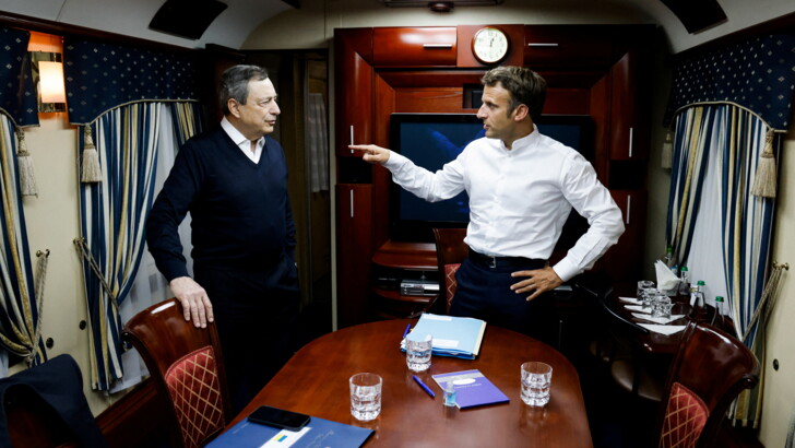 Снимки из поезда, которым Драги, Шольц и Макрон прибыли в Киев, опубликовало агентство Reuters | Фото: REUTERS